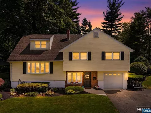 13 Gritman Ct, Westwood, NJ 07675
