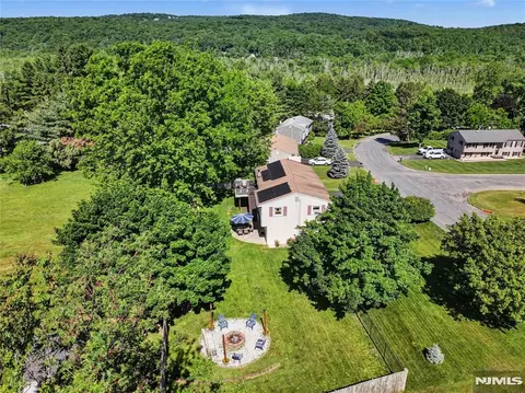 14 Bettino Dr, Ogdensburg, NJ 07439