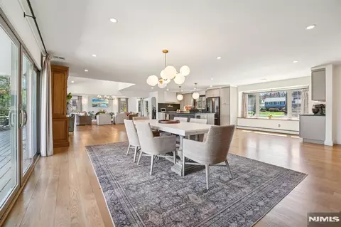217 Osage Ln, Franklin Lakes, NJ 07417
