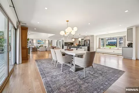 217 Osage Ln, Franklin Lakes, NJ 07417