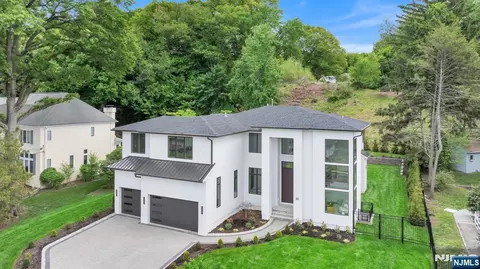 61 Macarthur Ave, Closter, NJ 07624