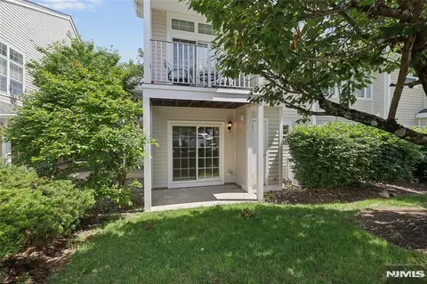 1116 Hyde Park Ct, Mahwah, NJ 07430