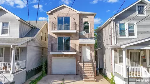 23 Edwin Pl, Newark, NJ 07112