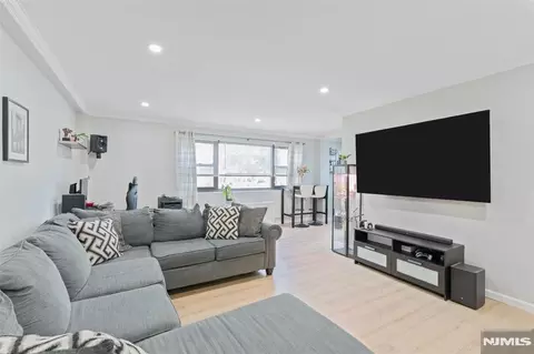 25 Grand Ave #1E, Hackensack, NJ 07601