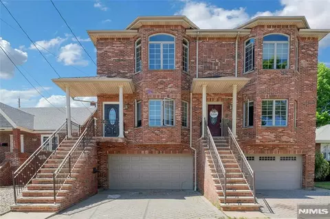 4 8th St #A, Fairview, NJ 07022