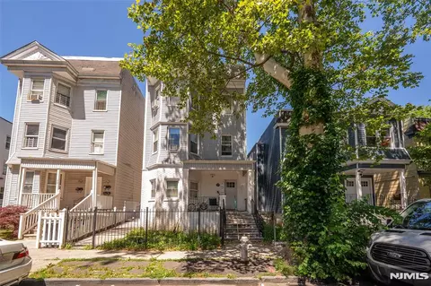 77 16th St, East Orange, NJ 07018