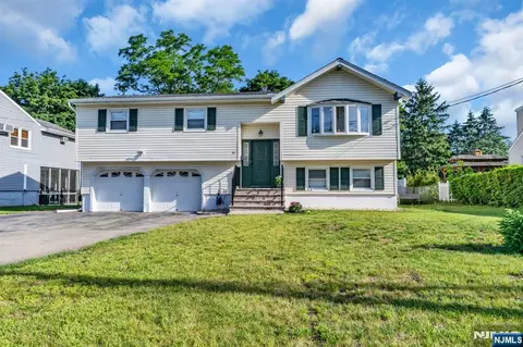 33 Oak Ave, Pequannock Township, NJ 07440