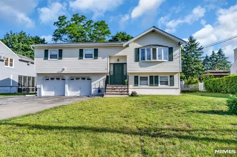 33 Oak Ave, Pequannock Township, NJ 07440