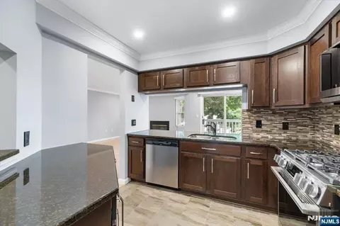 37 Amethyst Ln #251, Paterson, NJ 07501