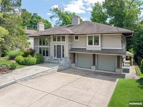 130 Van Nostrand Ave, Englewood Cliffs, NJ 07632