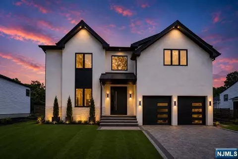 190 Denver Rd, Paramus, NJ 07652