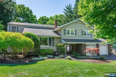 18 Teak Rd, Wayne, NJ 07470