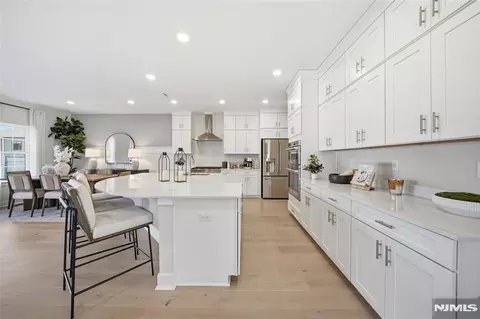 1 Pimlico Pl, Oakland, NJ 07436