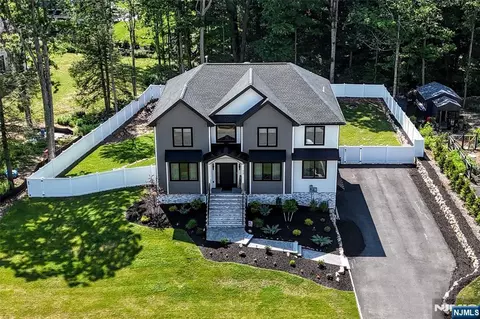 73 Heritage Dr, West Milford, NJ 07480