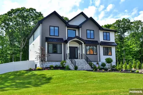 73 Heritage Dr, West Milford, NJ 07480