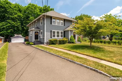 423 Closter Dock Rd, Closter, NJ 07624