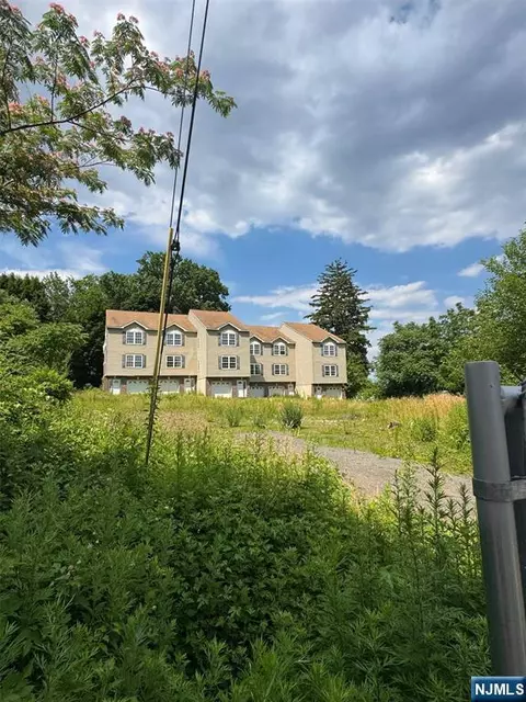 68 Newton Pl #C0015, Irvington, NJ 07111