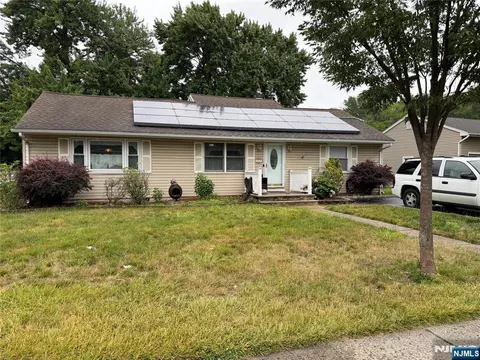 208 Lawrence Dr, Paramus, NJ 07652