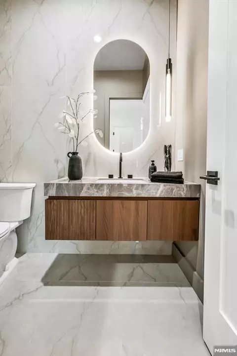 Bath - 408 Terhune Ave, Paramus, NJ 07652 photo 1 of 9