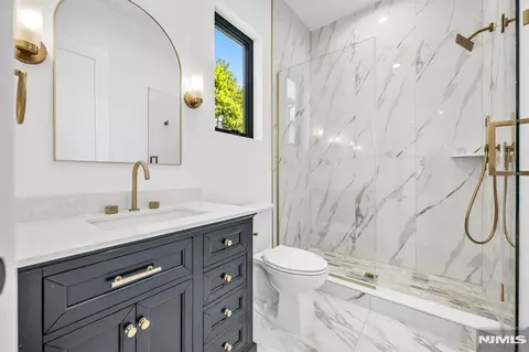 Bath - 408 Terhune Ave, Paramus, NJ 07652 photo 3 of 9