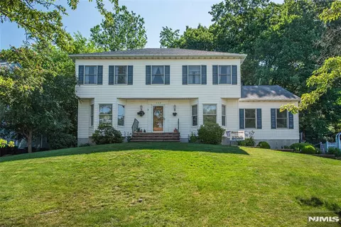 133 Oweno Rd, Mahwah, NJ 07430
