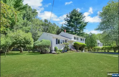 103 Primrose Ln, Closter, NJ 07624
