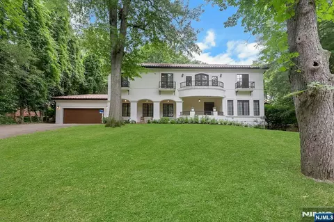 285 Arch Rd, Englewood, NJ 07631