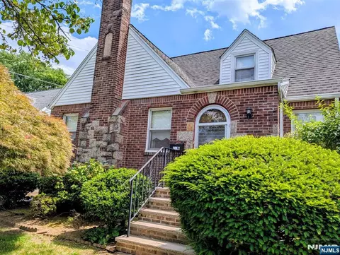 32 Sylvan Ave, Bergenfield, NJ 07621
