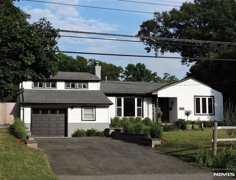 350 Monroe Ave, Wyckoff, NJ 07481