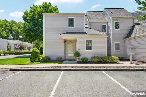 136 Changebridge Rd #J7, Montville, NJ 07045