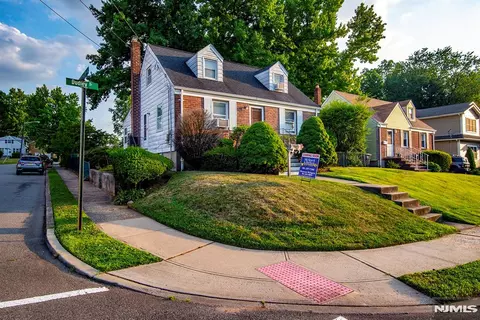78 Dudley Dr, Bergenfield, NJ 07621