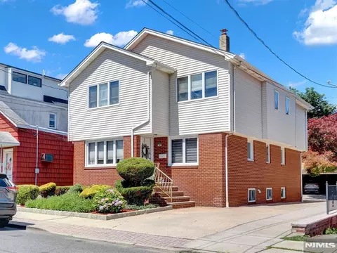 69 Lincoln St, Fairview, NJ 07022
