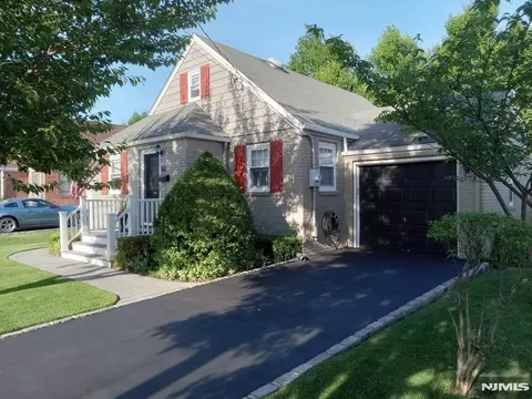 82 2nd St, North Arlington, NJ 07031