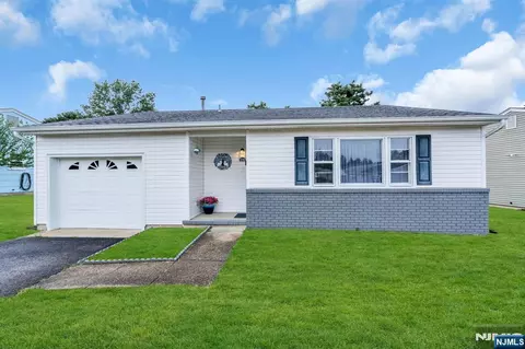 214 Westbrook Dr, Berkeley, NJ 08757
