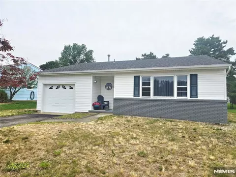 214 Westbrook Dr, Berkeley, NJ 08757