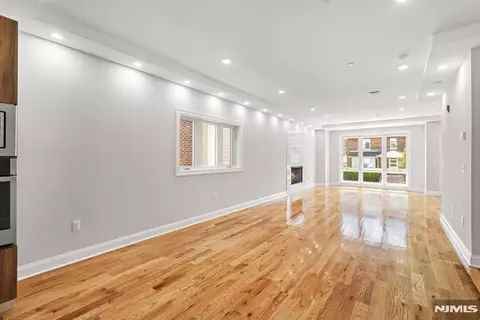Living - 229 Wayne Ave, Cliffside Park, NJ 07010 photo 4 of 8