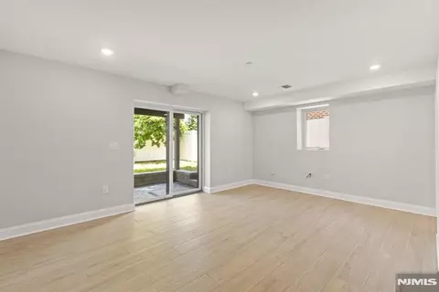 Living - 229 Wayne Ave, Cliffside Park, NJ 07010 photo 6 of 8
