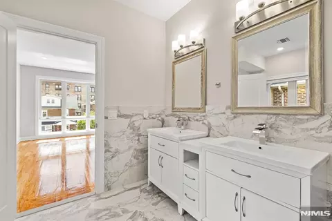 Bath - 229 Wayne Ave, Cliffside Park, NJ 07010 photo 3 of 5