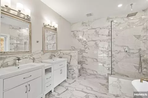 Bath - 229 Wayne Ave, Cliffside Park, NJ 07010 photo 1 of 5