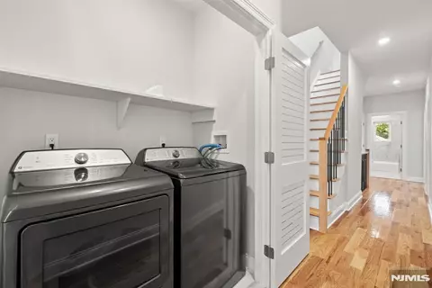 Entry Way - 229 Wayne Ave, Cliffside Park, NJ 07010 photo 2 of 4