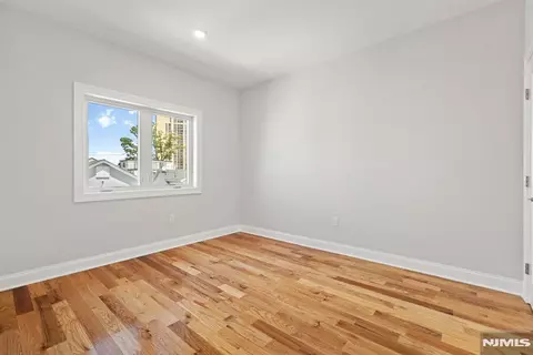 Bedroom - 229 Wayne Ave, Cliffside Park, NJ 07010 photo 2 of 3