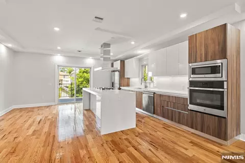 Kitchen - 229 Wayne Ave, Cliffside Park, NJ 07010 photo 2 of 3