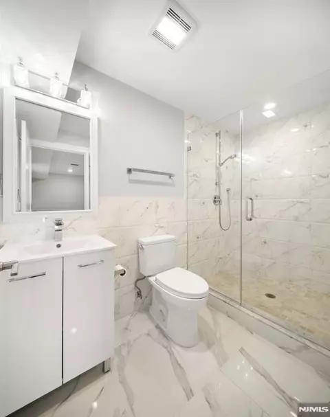 Bath - 229 Wayne Ave, Cliffside Park, NJ 07010 photo 4 of 5