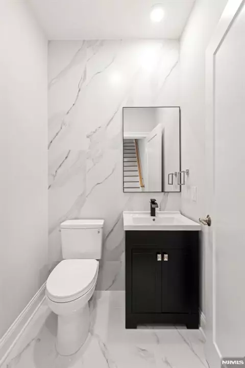 Entry Way - 229 Wayne Ave, Cliffside Park, NJ 07010 photo 1 of 4