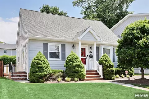 29 Margaret Ct, Dumont, NJ 07628