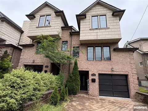 1006 Morningside Ln, Fort Lee, NJ 07024