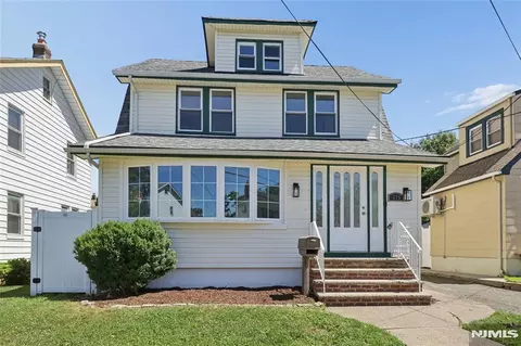 275 Farrant Ter, Teaneck, NJ 07666