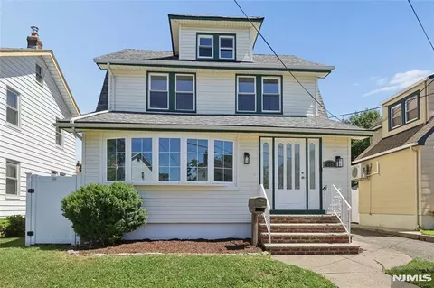 275 Farrant Ter, Teaneck, NJ 07666