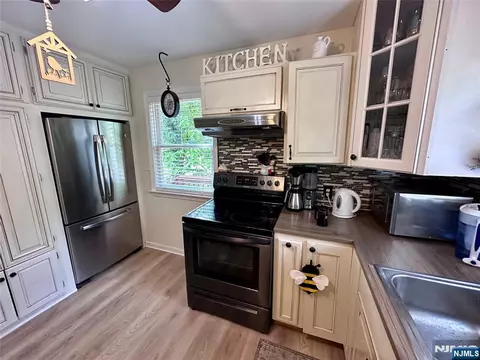 Kitchen - 13 Oak St, Haskell, NJ 07420 photo 3 of 4