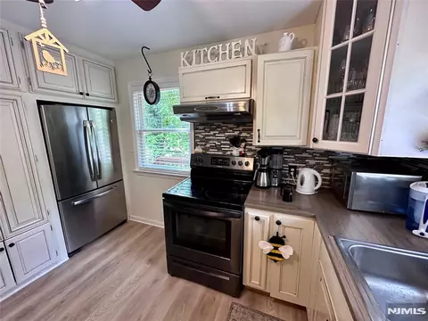 Kitchen - 13 Oak St, Haskell, NJ 07420 photo 3 of 4